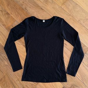 Uni Qlo long sleeve shirt.